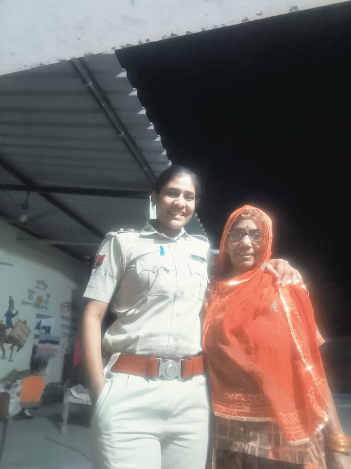 माली सैनी समाज की महिला पुलिस कांस्टेबल का जोरदार स्वागत