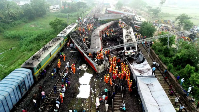 ट्रेन हादसे में रेलवे ने दिया 10-10 लाख रुपये का मुआवजा, झारखंड सरकार देगी दो-दो लाख