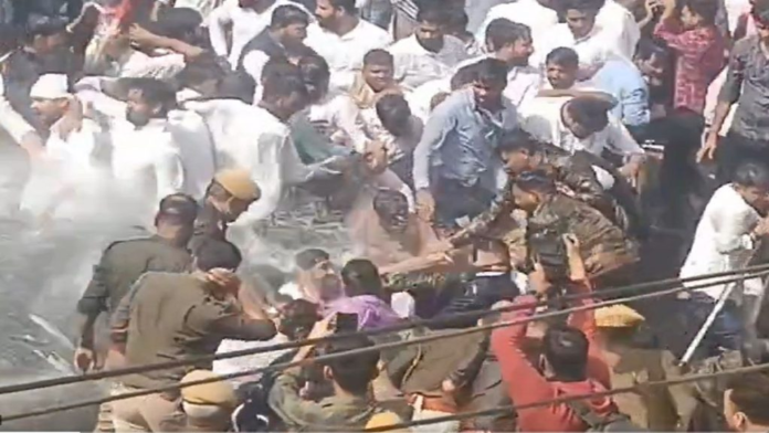 Police lathicharge in Jaipur, water cannon on protesting Congress workers