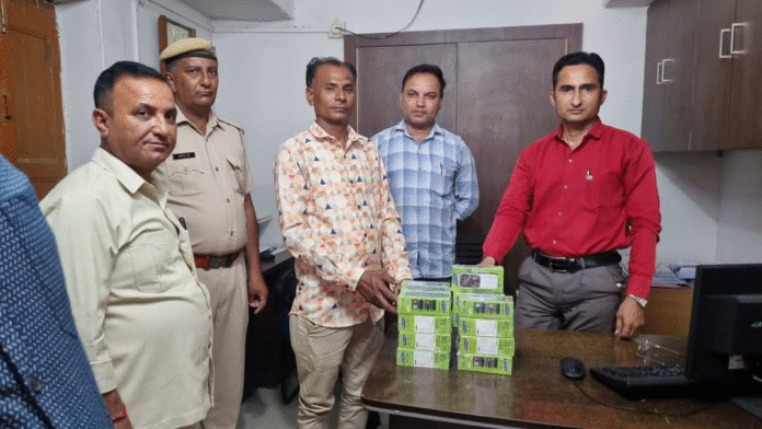 An example of honesty in Balotara: 25 mobile phones found on the road were handed over to the SDM office