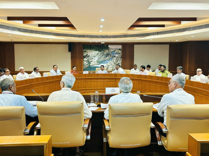संसद भवन में रेलवे समिति की बैठक में उठाए मुद्दे