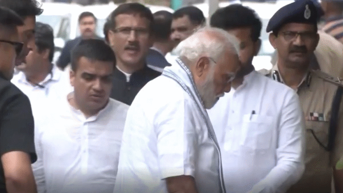PM मोदी ने अहमदाबाद प्लेन क्रैश साइट का किया दौरा, अस्पताल जाकर घायलों का भी जाना हाल