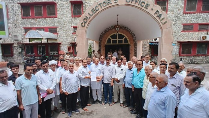 पाली: महाराष्ट्र में उत्तर भारतीयों के साथ हो रही मारपीट के विरोध में सीरवी समाज ने सौंपा ज्ञापन