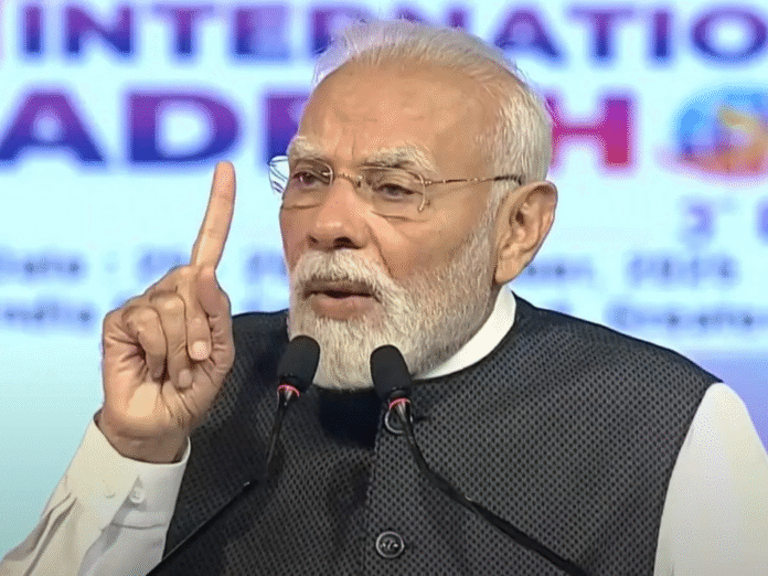 : प्रधानमंत्री नरेंद्र मोदी जीएसटी में कटौती पर बोलते हु
