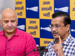 अरविंद केजरीवाल कोर्ट के बाहर भावुक